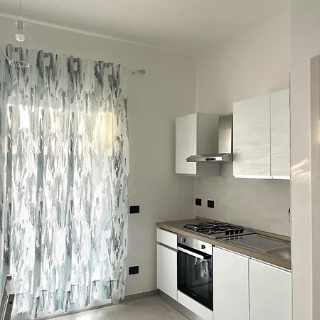 Lera's Apartments, Bilocale Luminoso E Confortevole Διαμέρισμα