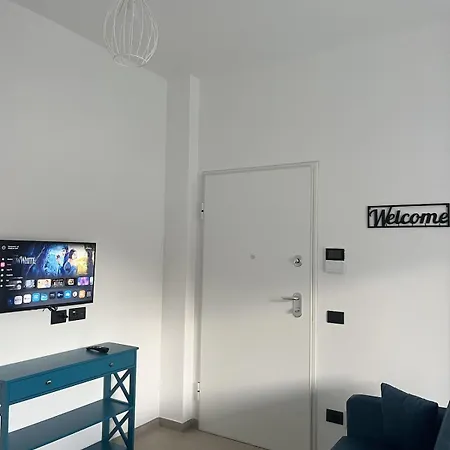 Lera's Apartments, Bilocale Luminoso E Confortevole Διαμέρισμα *