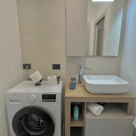 Lera's Apartments, Bilocale Luminoso E Confortevole Διαμέρισμα *